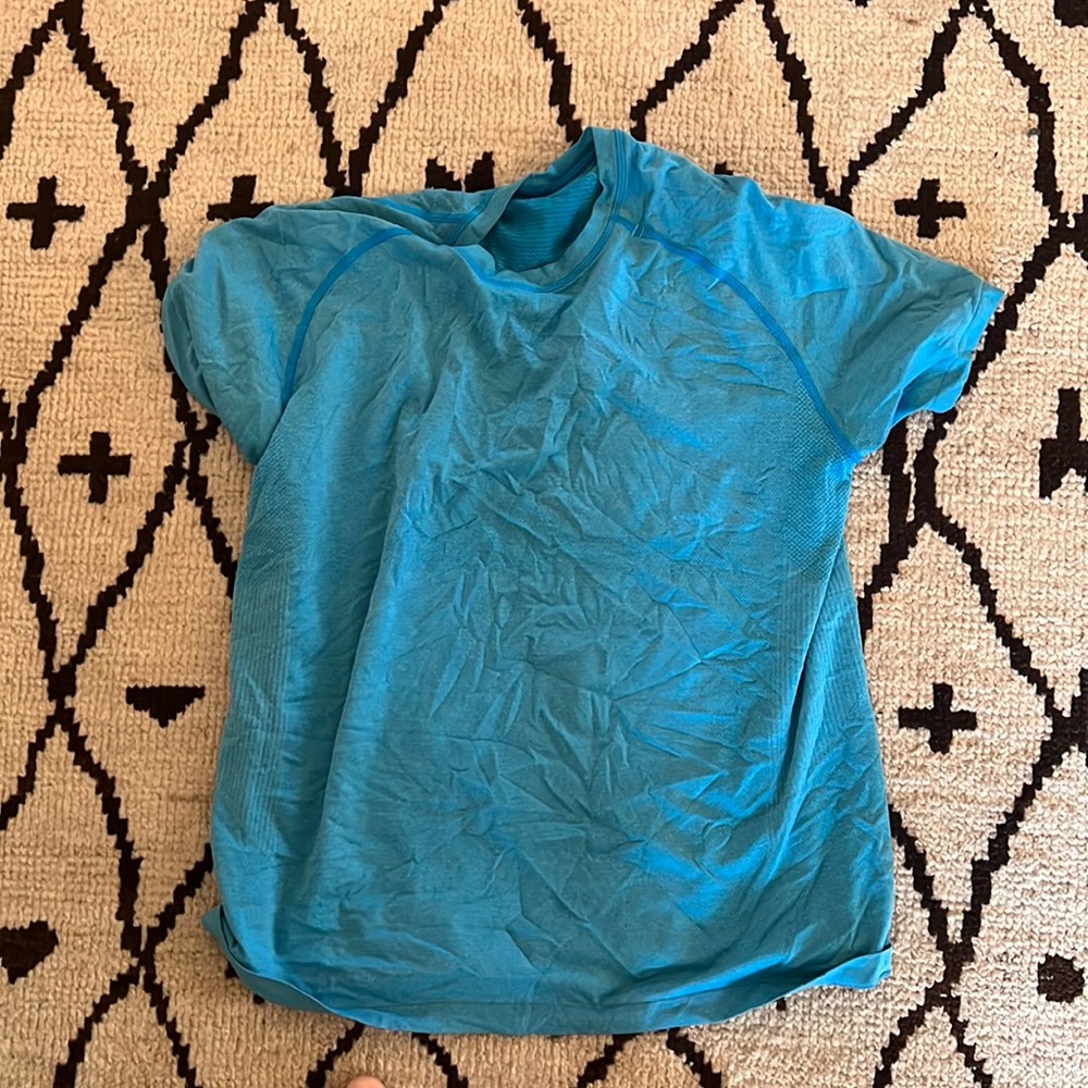 Lululemon Shirt XL metal vent